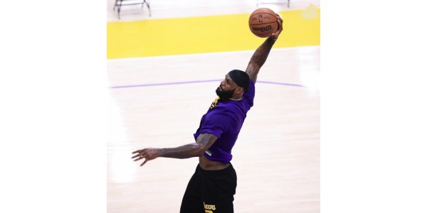 LeBron James laittaa pelimerkkinsä vanhoille pelaajille